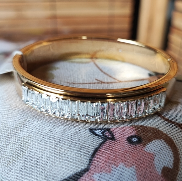Michael Kors Gold Tone Baguette Bracelet NWT Brand New Designer Gold Tone Bangle - Picture 1 of 13